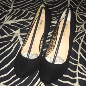 Bella Marie 8.5 black Wedge Heels